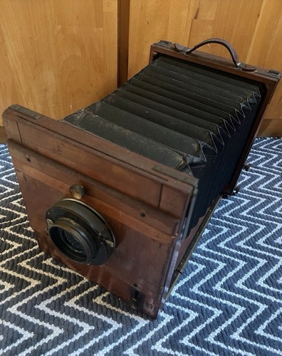 Antike holz reisekamera mit - antike, holz-reisekamera